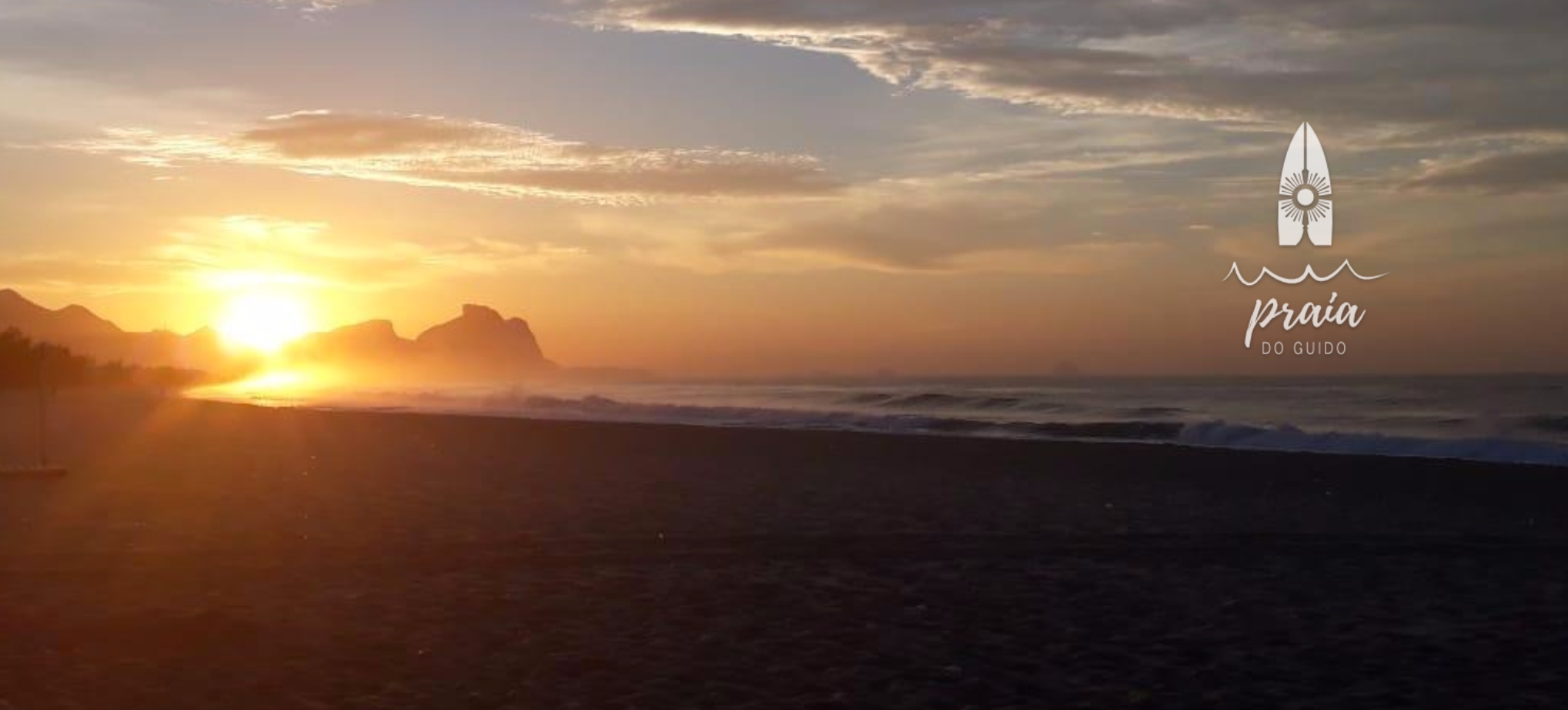 foto com sol nascendo na Praia do Guido